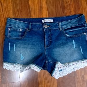 NWOT No Bounderies jean shorts with lace trim junior size 15